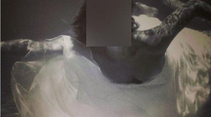 Kύπρια socialite: Βούτηξε στην θάλασσα με το νυφικό