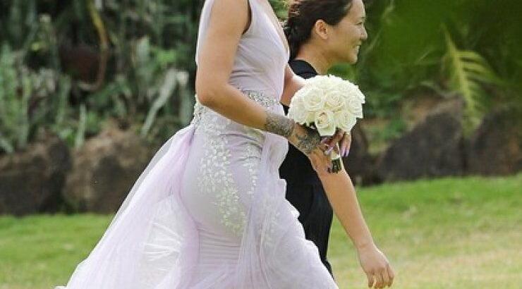 Rihanna: Ο άγνωστος γάμος και το νυφικό! [εικόνες]