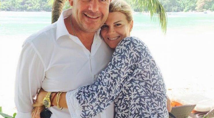 Γιάννης Λούτσιος: Δείτε τον γαμπρό του Νίκου Αναστασιάδη να χορεύει στην βροχή σε δρόμο της Νέας Υόρκης