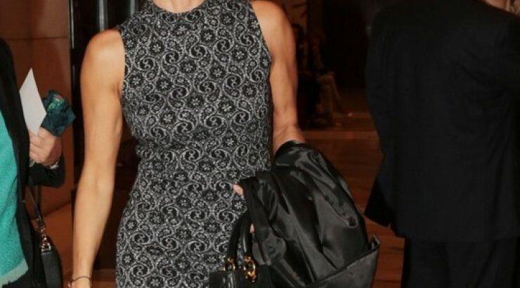 Δείτε τη Νατάσα Καραμανλή με σέξι καυτό μπικίνι στην παραλία και θα μείνετε