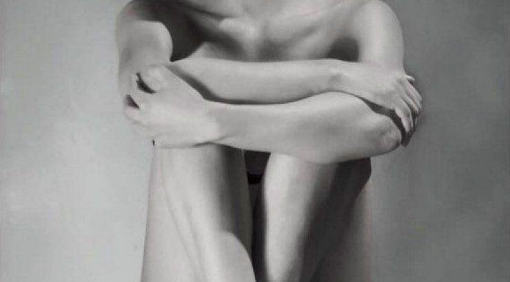 Επώνυμη Κύπρια φωτογραφήθηκε ολόγυμνη!