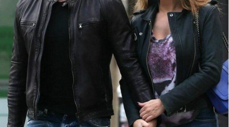 Αρραβωνιάστηκαν και μας το ανακοίνωσαν γυμνοί στο κρεβάτι!