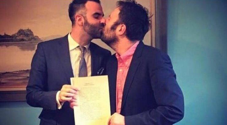 Επώνυμος Έλληνας υπέγραψε το πρώτο σύμφωνο συμβίωσης με το σύντροφο του