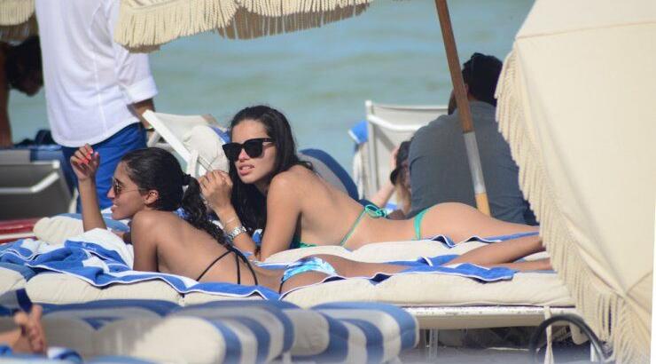 Καυτή Andriana Lima στην άμμο [εικόνες]