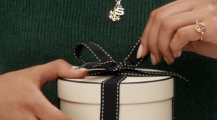 Η μαγεία των Χριστουγέννων ξετυλίγεται με κοσμήματα Links of London