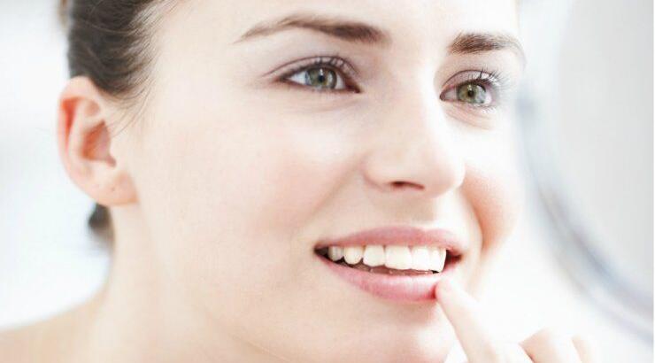 Αυτό το προϊόν καταπραΰνει και ανακουφίζει τα χείλη