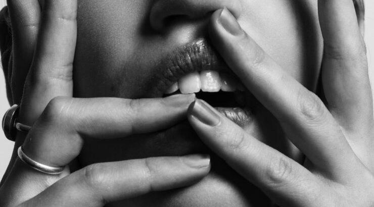 4 αιτίες που σκάνε τα χείλη σας! 