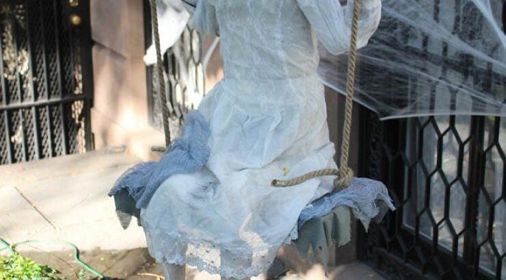 Ποια διάσημη ηθοποιός στόλισε το σπίτι της με φαντάσματα;