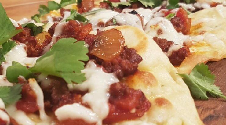 Λαχματζούν με σπιτικές πίτες