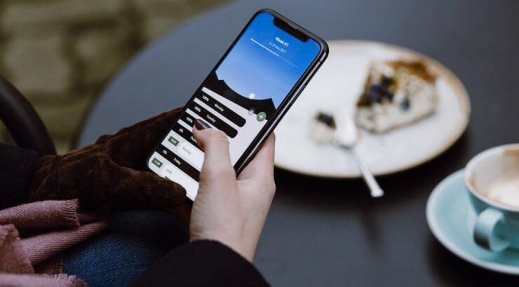 3 οφέλη που θα δεις στον οργανισμό σου, αν αποχωριστείς για μια βδομάδα το κινητό σου