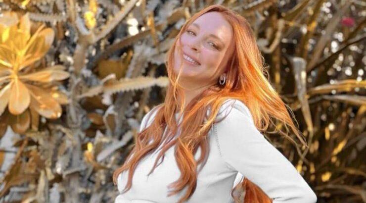 Lindsay Lohan: Ποζάρει με φουσκωμένη κοιλίτσα φορώντας μαγιό 