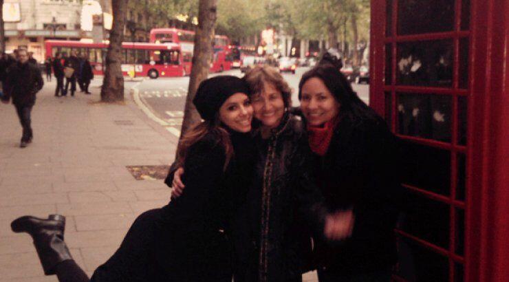 Eva Longoria: Μαζί με μητέρα και αδερφή στο Λονδίνο