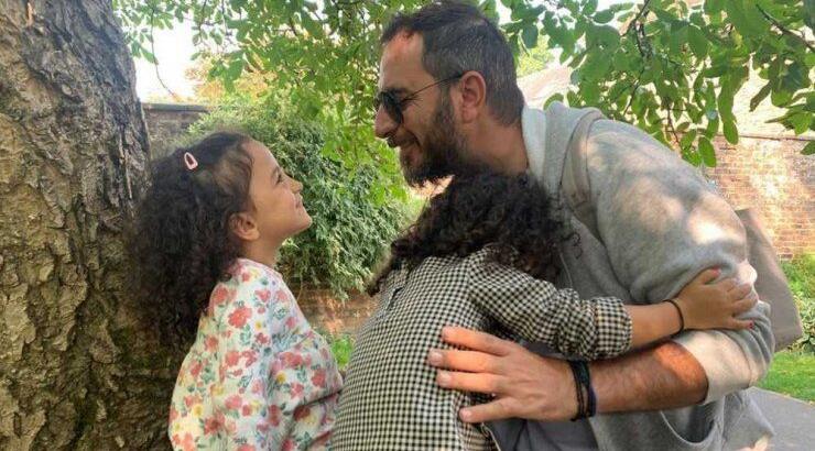 Λώρης Λοϊζίδης: Είχε γενέθλια και οι κόρες του, του ετοίμασαν την πιο γλυκιά έκπληξη [εικόνα]