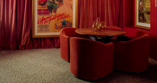 Μέσα σε ένα εντυπωσιακό σπίτι, εμπνευσμένο από τη Χρυσή Εποχή του Χόλιγουντ