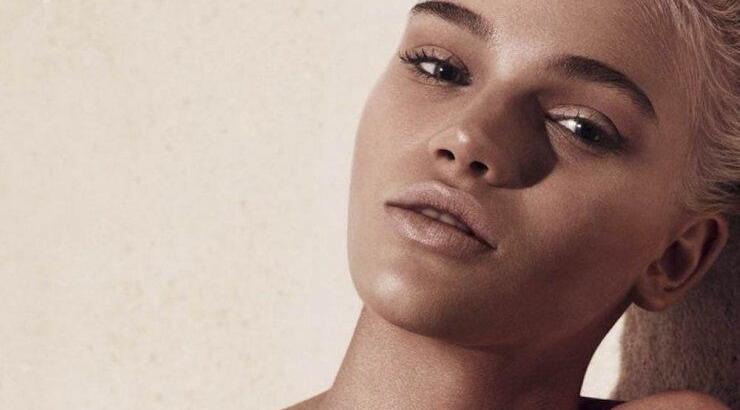 Μακιγιάζ: Eνυδατωμένα χείλη και λαμπερή επιδερμίδα