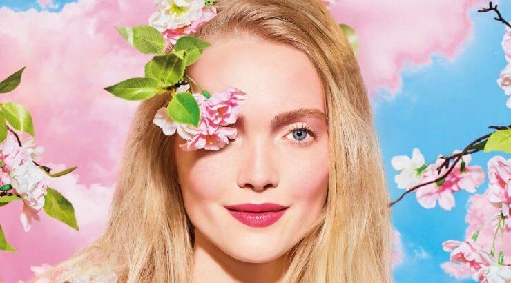 Η νέα limited edition συλλογή της M.A.C φέρνει μια έκρηξη λουλουδιών