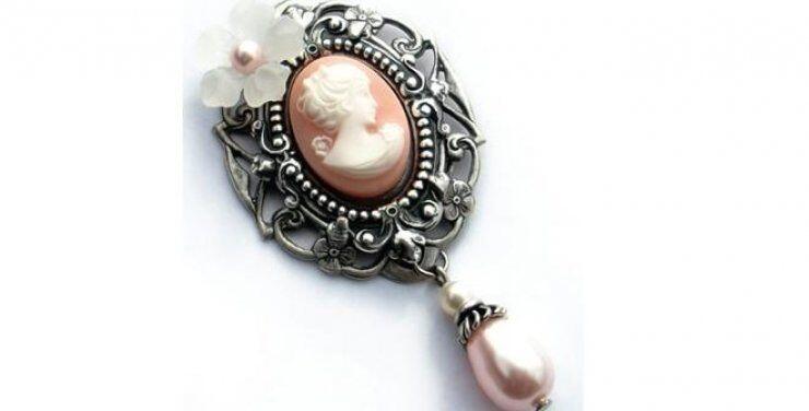 "Μαντάμ Σουσού" [στη σκηνή από το Λύκειο Λινόπετρας]