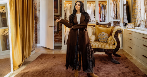 Η influencer Madi Webb σχεδίασε το σπίτι της με άξονες τη μόδα, τη θηλυκότητα και.. τις γάτες της