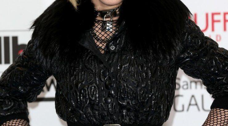 Μαντόνα: «Με βίασαν υπό την απειλή μαχαιριού, πάνω σε μια ταράτσα!»