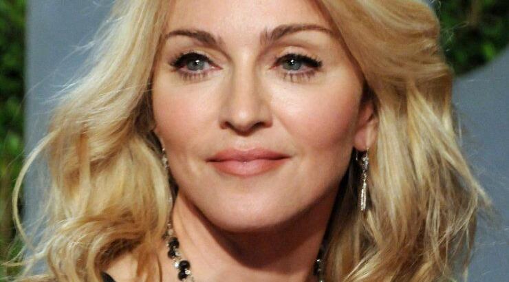 Η Μαντόνα γυμνάζεται ακόμα και με πατερίτσες [εικόνα]