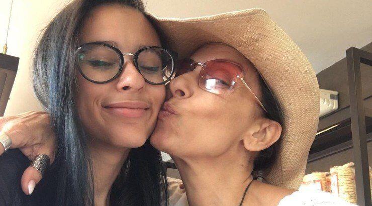 Ματθίλδη Μαγγίρα: Η 18χρονη κόρη της, Λήδα ξύρισε το κεφάλι της! [εικόνες]