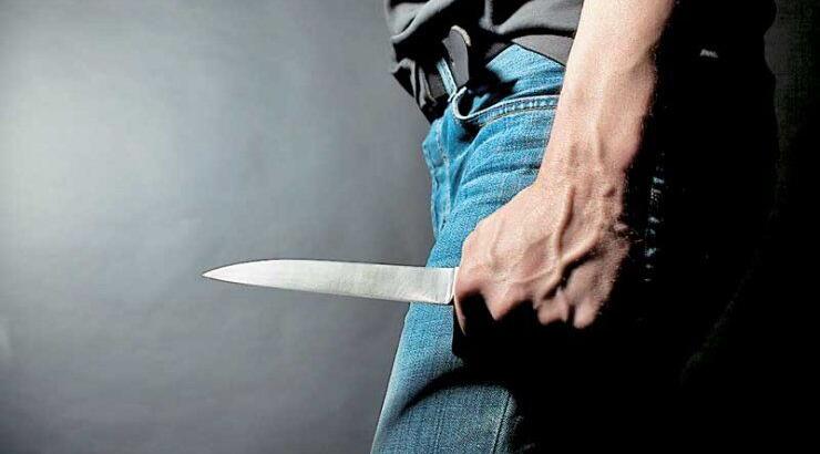 Του έκανε παρατήρηση και δέκτηκε επίθεση με μαχαίρι 