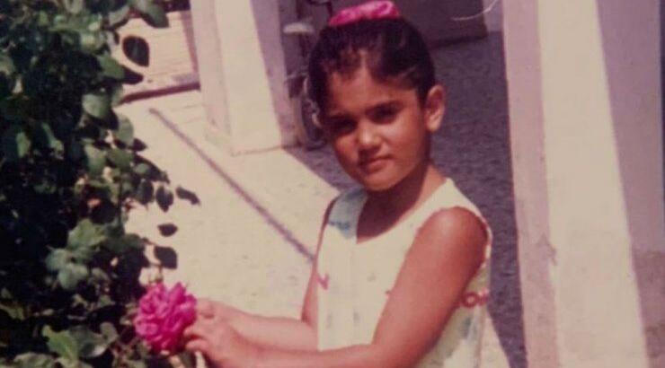 Αναγνωρίζετε ποια Ελληνίδα επώνυμη παρουσιάστρια είναι η εικονιζόμενη μικρούλα; 