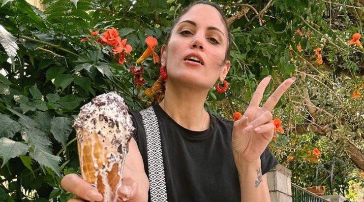 Μαίρη Συνατσάκη: Μπαλκονάδα αγκαλιά με την 7 μηνών κόρη της, Ολίβια [εικόνα]