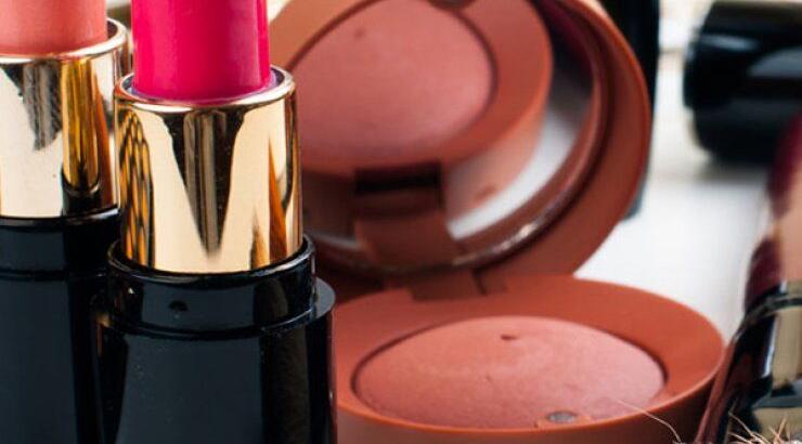 Γνωρίζετε ποια καλλυντικά πρέπει να βάζετε στο ψυγείο το καλοκαίρι και ποια όχι;