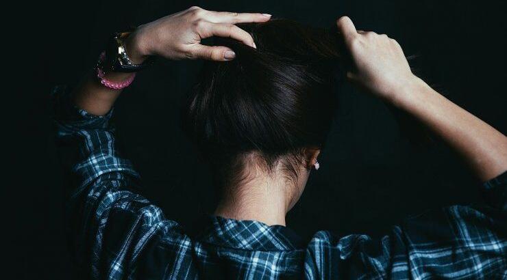 9 πράγματα που ο κομμωτής σου θέλει να σταματήσεις να κάνεις αμέσως!