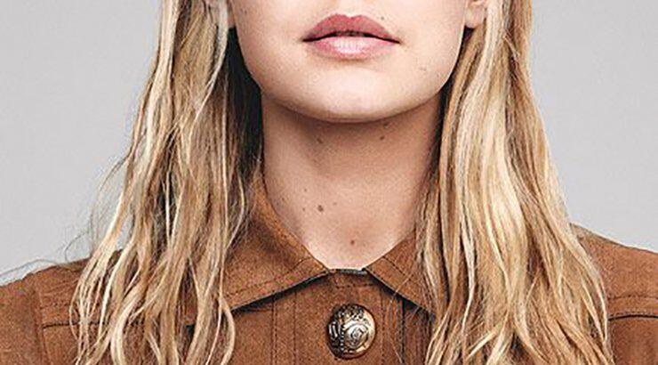 H Gigi Hadid μας έδειξε ότι οι μπότες Dr Martens επιστρέφουν στη μόδα 