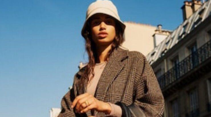 Το κλασσικό καρό μοτίβο του και η oversized σιλουέτα το έχει κάνει περιζήτητο!