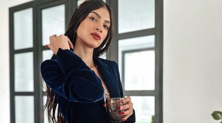 Festive manicure: 4 fashion girls σου δείχνουν το χρώμα που θα πρέπει να έχουν τα νύχια σου