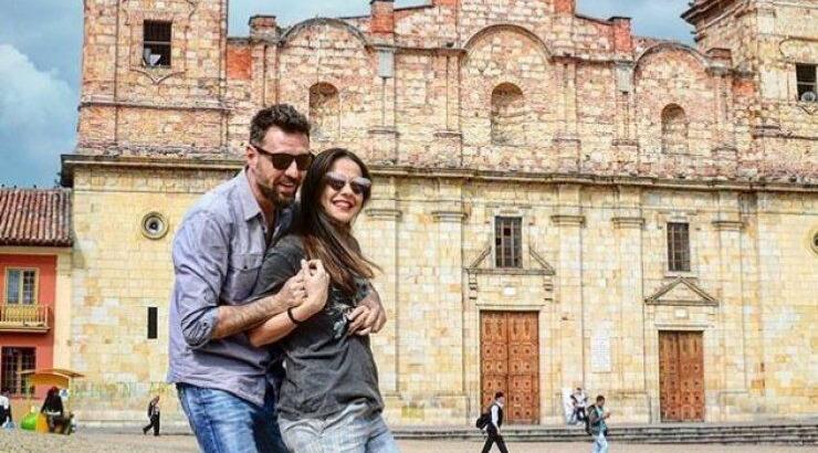 Μάνος Παπαγιάννης - Αγγελική Δαλιάνη: Βαφτίζουν το γιο τους και μας έδειξαν τα βαφτίστηκα ρουχάκια