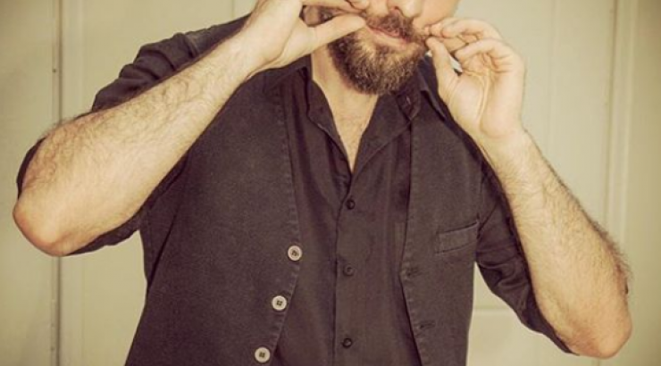 Αυτός θα αντικαταστήσει τον Μάνο Παπαγιάννη στη θεατρική παράσταση μετά την απομάκρυνσή του!