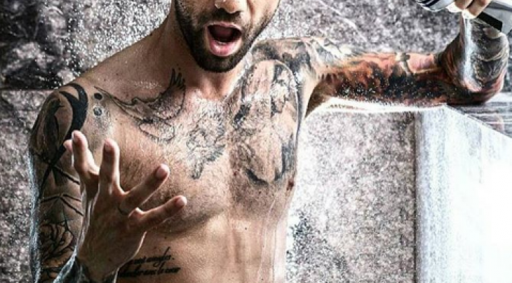 Δείτε τα οπίσθια του Θοδωρή Μαραντίνη όπως φάνηκαν στα Super Music Awards! [βίντεο]