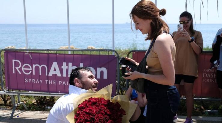 Η συγκινητική πρόταση γάμου στον Μαραθώνιο στη Λεμεσό [εικόνα]