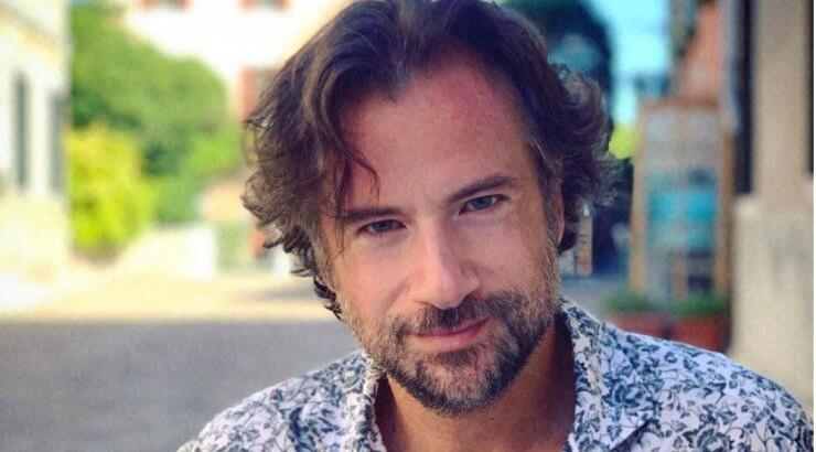 Έχετε δει τον αδερφό του Κωστή Μαραβέγια που είναι ολόιδιοι; 