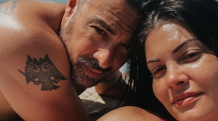 Μαρία Κορινθίου: Η τούρτα έκπληξη για τα γενέθλια του Γιάννη Αιβάζη και η οικογενειακή τους εικόνα