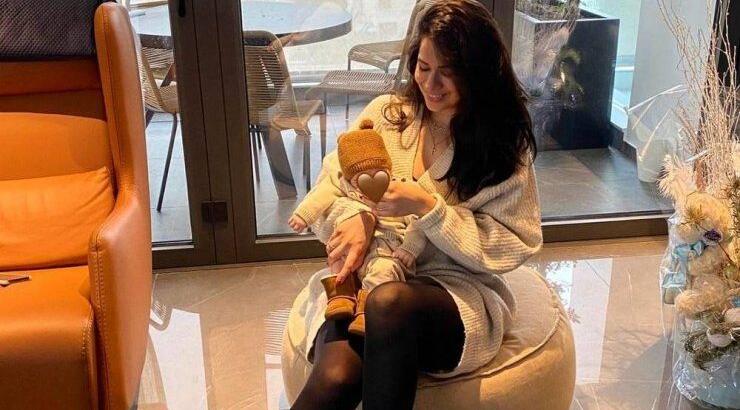 "Τσακώσαμε" τη Μαρία Κορτζιά να κάνει βόλτα στο κέντρο της Λευκωσίας με τον μικρό Σοφοκλή!