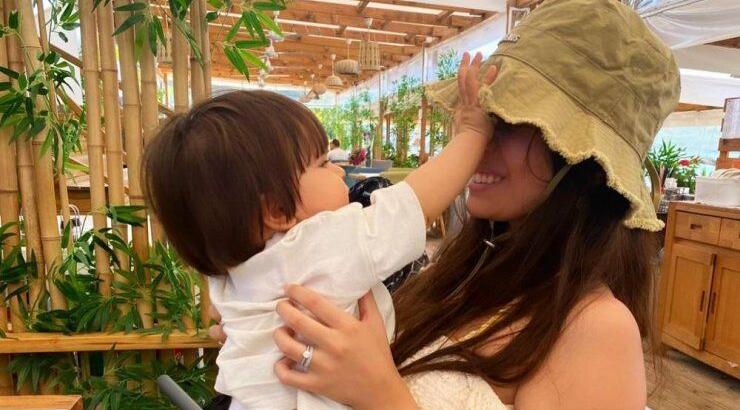 Μαρία Κορτζιά: Στο γήπεδο με τον γιο της με matchy – matchy caps! [εικόνα]