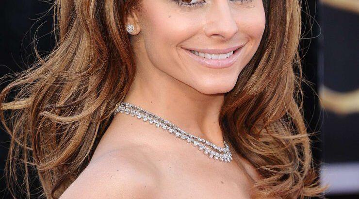 Μαρία Μενούνος: Το μαγιό που κολακεύει την σιλουέτα της