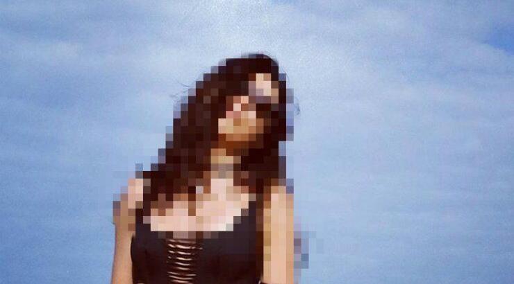 Επώνυμη Ελληνίδα με sexy μαγιό κάνει μπάνιο στη θάλασσα λίγο πριν τα Χριστούγεννα