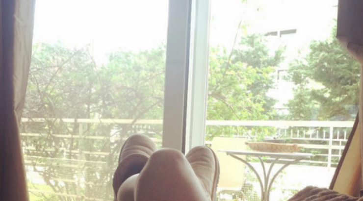 Σε ποιαν επώνυμη Κύπρια ανήκουν αυτά τα καλλίγραμμα πόδια;