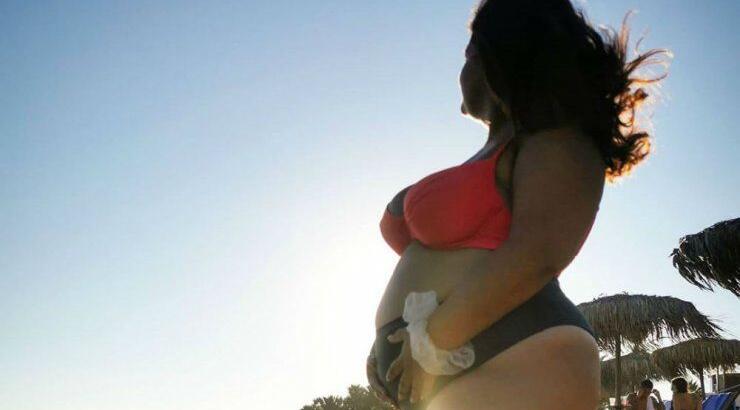 Μαριλένη Σταύρου: Μας έδειξε την κοιλίτσα της με το μωράκι της να την κλωτσάει [βίντεο] 