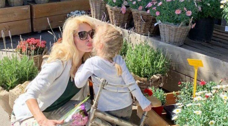 Ελένη Μενεγάκη: Με μια φωτογραφία αποκάλυψε το ιδιαίτερο χαρακτηριστικό που έχει η μικρή Μαρίνα