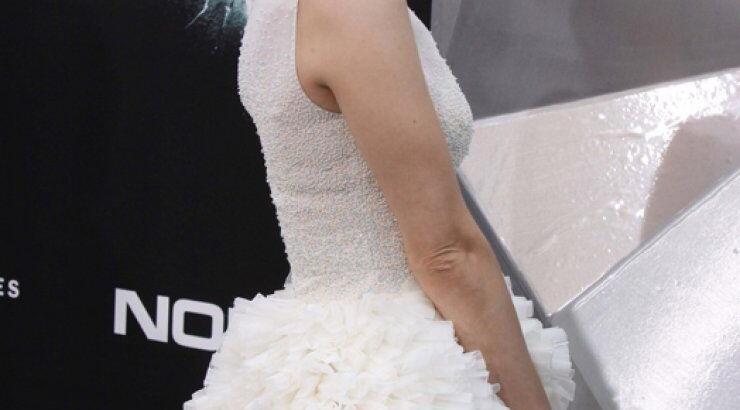 H Marion Cotillard σχεδιάζει τσάντα για τον οίκο Dior