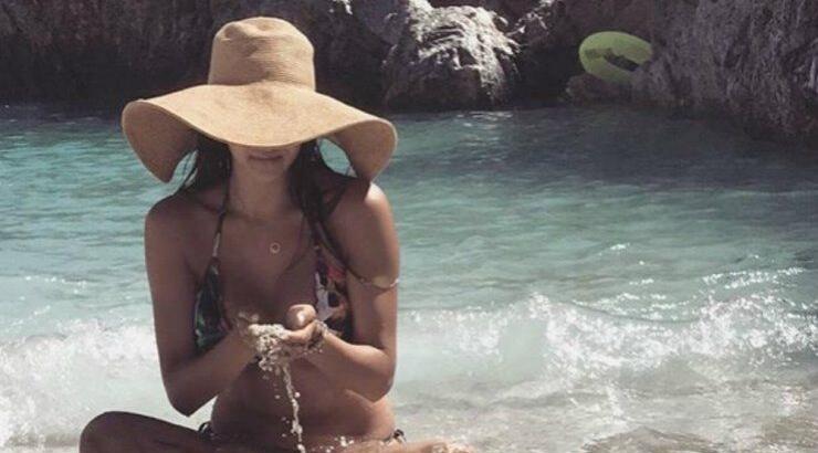 Είδαμε για πρώτη φορά το μονόπετρο επώνυμης Κύπριας