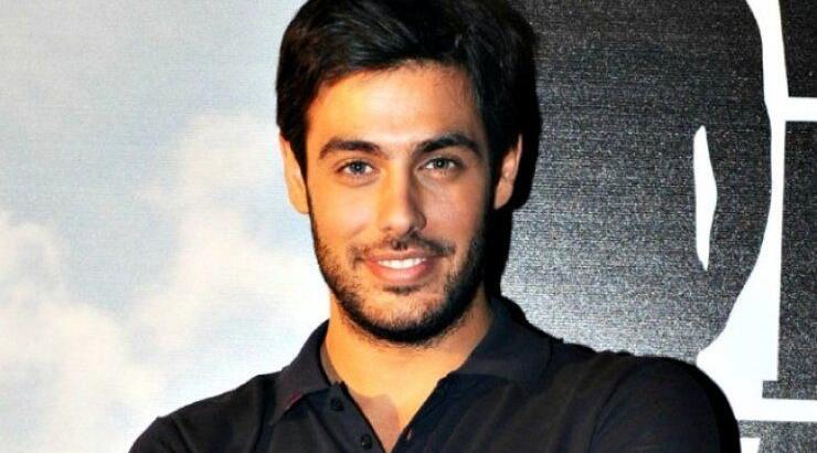 Κώστας Μαρτάκης: Δείτε πόσο μοιάζει στη μητέρα του