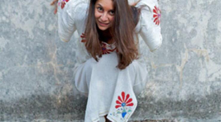 Χριστίνα Μαρτίνη: Σχεδιάζει τα αρχαιοελληνικά σανδάλια των star